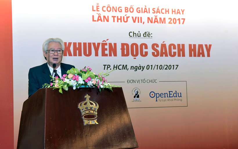 Nhà nghiên cứu triết học Bùi Văn Nam Sơn - Thành viên Hội đồng trao giải - phát biểu khai mạc Giải Sách Hay lần VII-2017