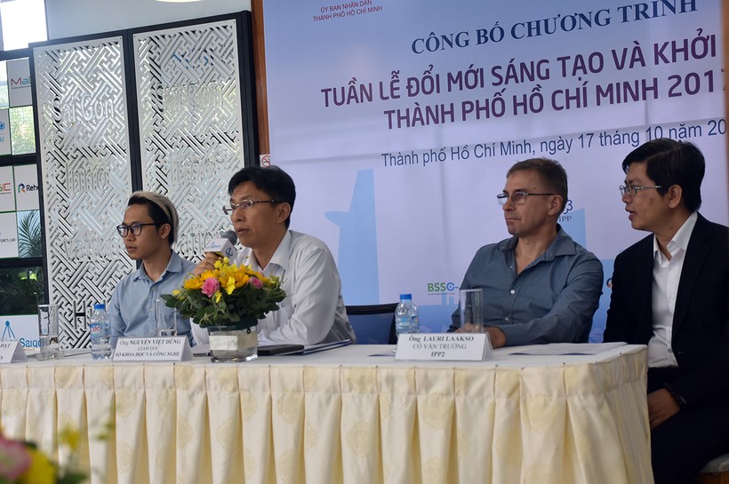Ông Nguyễn Việt Dũng – Giám đốc Sở KH&CN TPHCM (thứ 2 - từ trái qua) chia sẻ thông tin về WHISE 2017