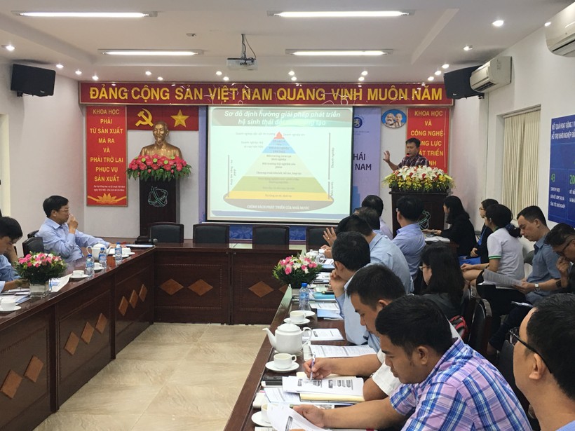 Ông Đỗ Nam Trung - Trưởng phòng QLCN&TTCN (Sở KH&CN TPHCM) trình bày báo cáo tại tọa đàm