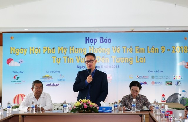 Ông Vũ Xuân Đức – Phó Tổng Giám đốc Công ty TNHH Phát triển Phú Mỹ Hưng, phát biểu tại buổi họp báo