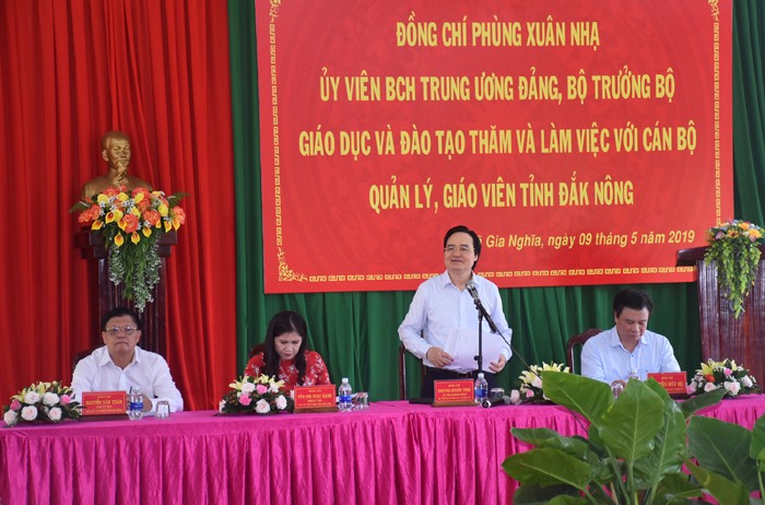 Bộ trưởng Phùng Xuân Nhạ phát biểu tại buổi làm việc. Ảnh: CC