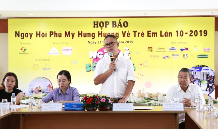 Ông Vũ Xuân Đức - Phó Tổng Giám đốc Công ty Phú Mỹ Hưng, chia sẻ thông tin tại buổi họp báo