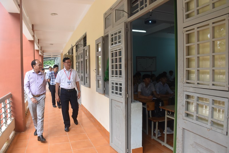 Đoàn kiểm tra công tác chuẩn bị tại Trường THPT Chu Văn An, huyện Chơn Thành