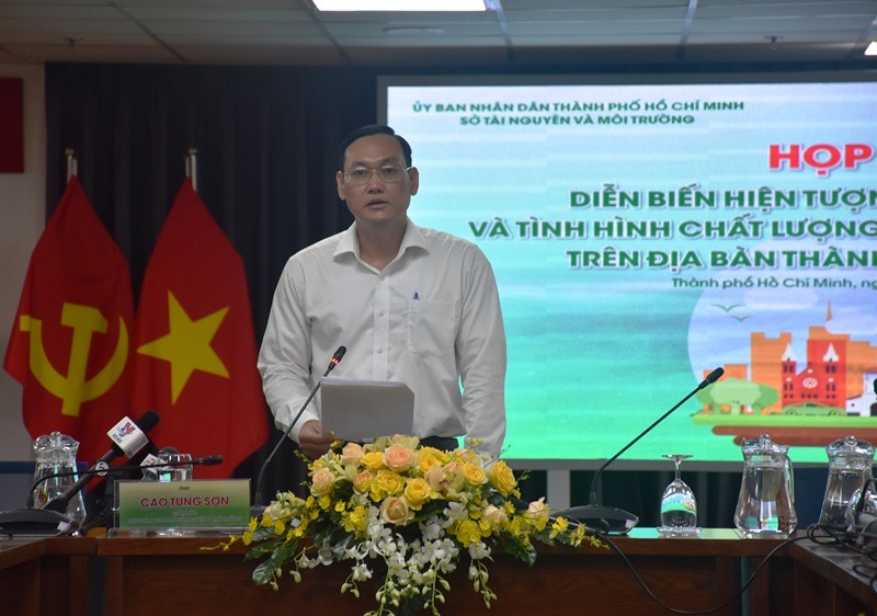 Ông Cao Tung Sơn - Giám đốc Trung tâm quan trắc tài nguyên môi trường, thông tin với báo chí
