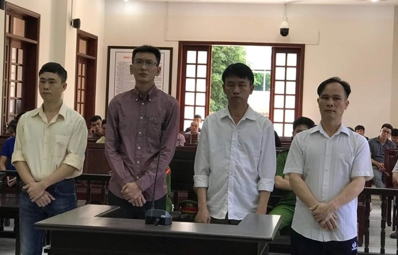Bốn bị cáo: Trung, Hoan, Thành, Khuê tại phiên tòa
