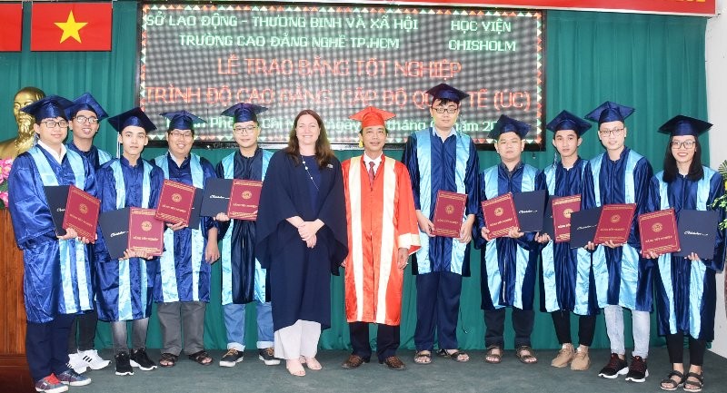 TPHCM: 46 tân cử nhân nhận bằng tốt nghiệp Cao đẳng quốc tế