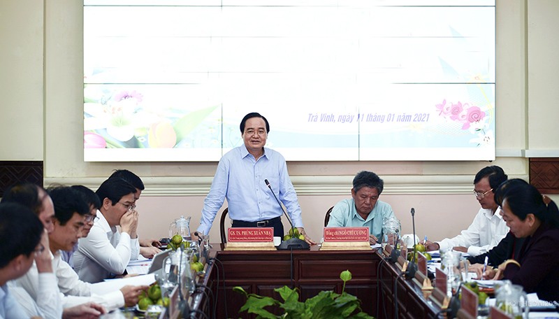Bộ trưởng Phùng Xuân Nhạ phát biểu tại buổi làm việc với UBND tỉnh Trà Vinh.