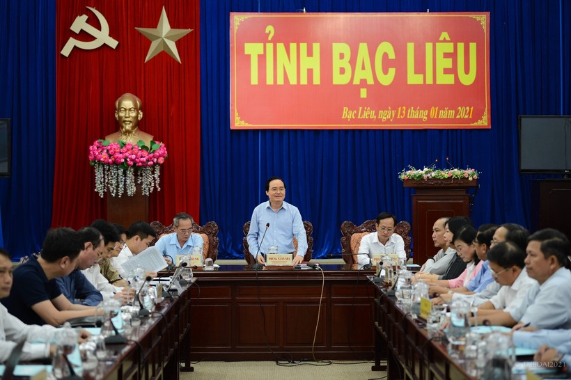 Bộ trưởng Phùng Xuân Nhạ phát biểu tại buổi làm việc với UBND tỉnh Bạc Liêu.
