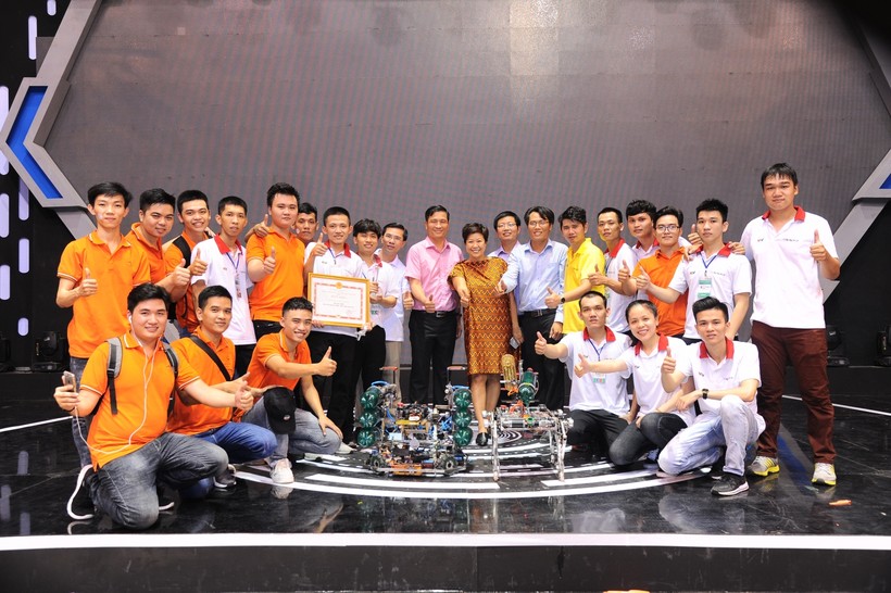 Đội tuyển robocon Trường ĐH Lạc Hồng giành nhiều thành tích trong nước và quốc tế.