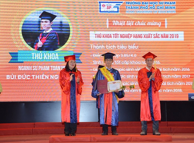 Trường ĐH Sư phạm TPHCM trao bằng tốt nghiệp cho SV. Ảnh tư liệu 

