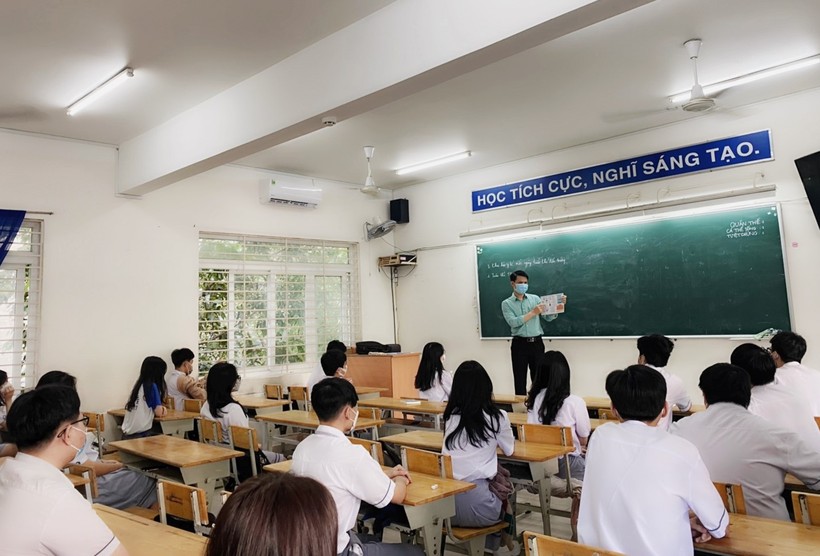 Học sinh lớp 12 Trường THPT Võ Văn Kiệt (Quận 8, TPHCM) học trực tiếp.