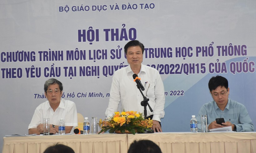 Thứ trưởng Nguyễn Hữu Độ phát biểu tại hội thảo.