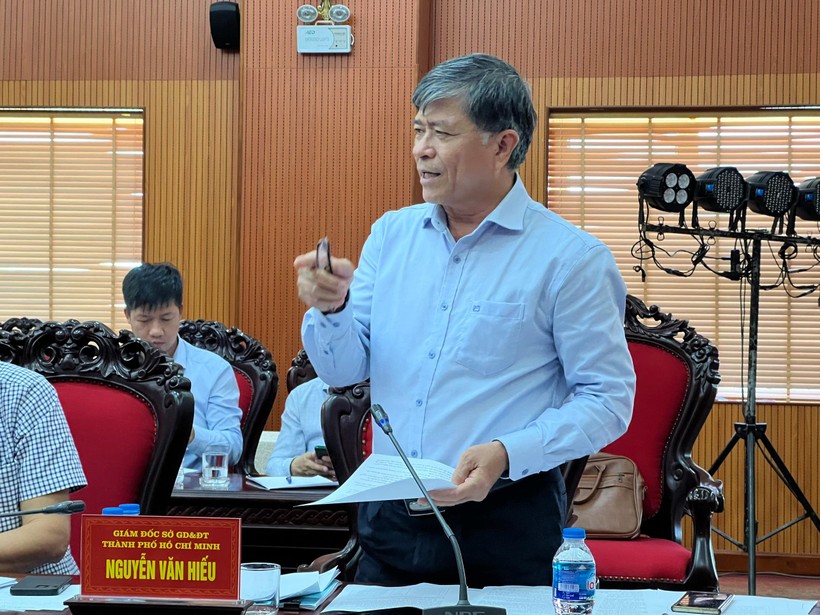  Ông Nguyễn Văn Hiếu - Giám đốc Sở GD&ĐT TPHCM, Cụm trưởng Cụm thi đua số 1 phát biểu.