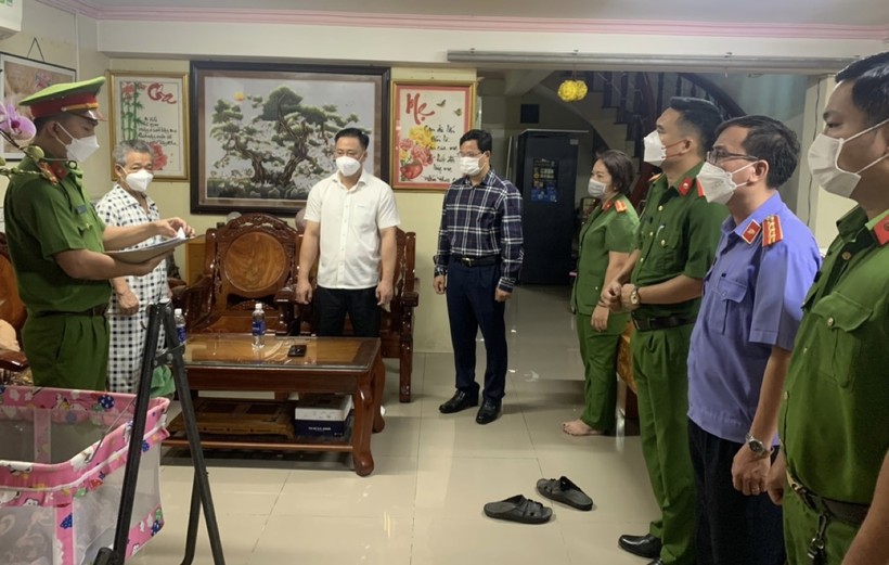 Thi hành lệnh bắt tạm giam đối với ông Võ Cao Cường, Chủ tịch UBND phường Tam Phước (ảnh do cơ quan Công an cung cấp) 