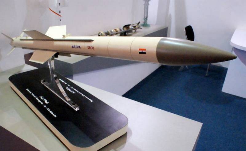 Ấn Độ thử nghiệm thành công tên lửa Astra lớp “không đối không”