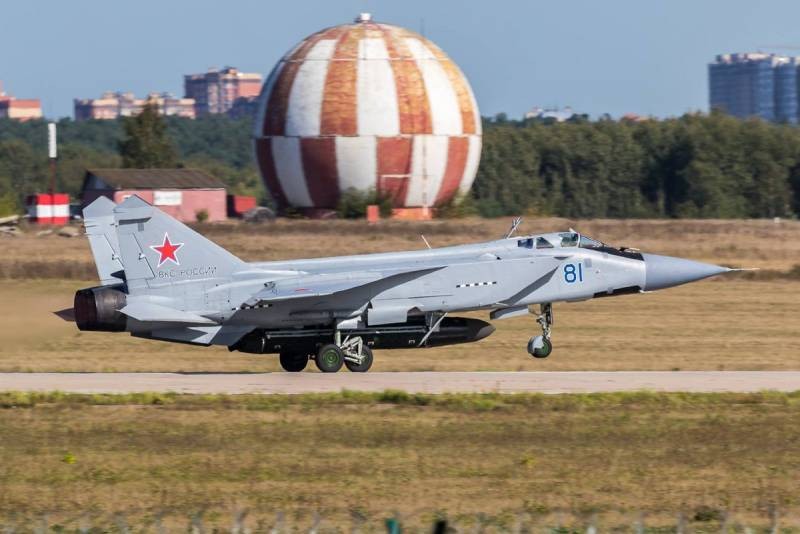 Máy bay đánh chặn Mig-31D được trang bị tên lửa chống vệ tinh