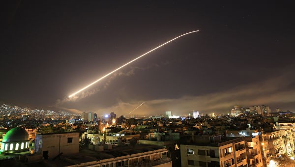 Israel ném bom Damascus khi máy bay dân sự đang hạ cánh 