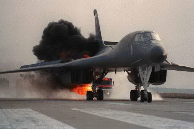 Mỹ khẩn trương dừng máy bay ném bom chiến lược B-1 Lancer