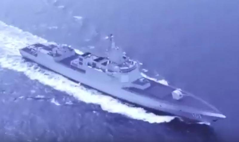 Tàu khu trục mới nhất của Trung Quốc lần đầu tiên xuất hiện trong cuộc diễu hành tại Thanh Đảo