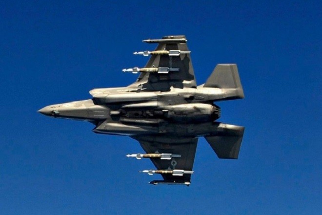 F-35A của Mỹ ở chế độ quái thú.