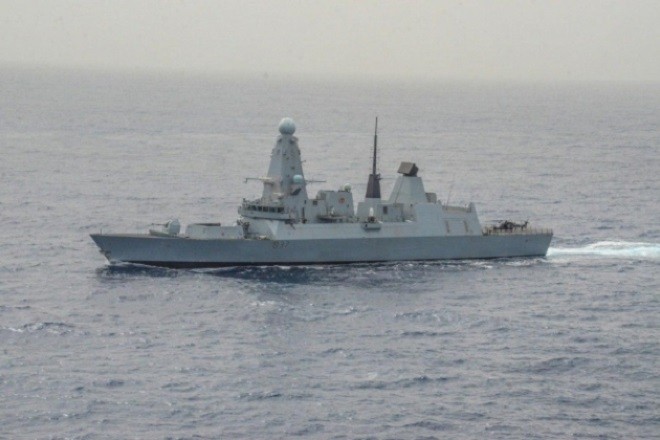 Tàu khu trục "HMS Ducan" của Hải quân Anh.