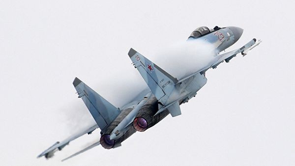  Máy bay chiến đấu đa năng Su-35 của Nga.