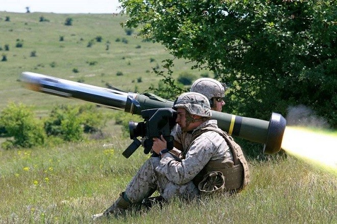  Tổ hợp tên lửa chống tăng vác vai Javelin của Mỹ.