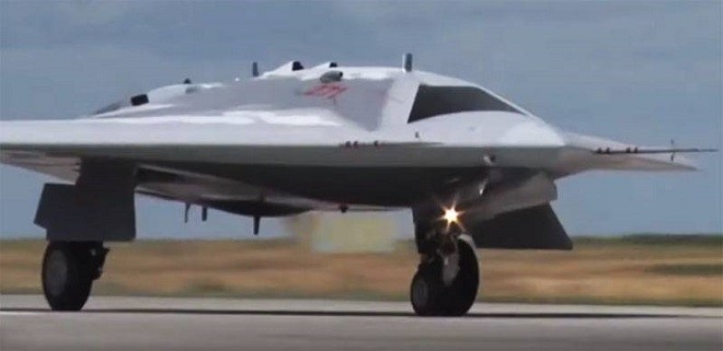 UAV không người lái hạng nặng S-70 Hunter của Nga vừa có chuyến bay thử nghiệm đầu tiên vào ngày 7/8.