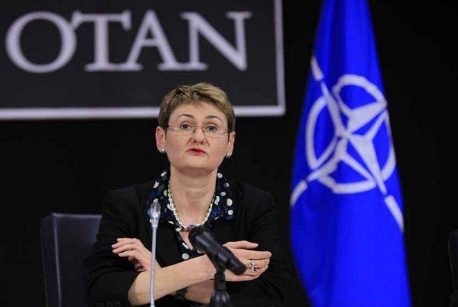 Bà  Oana Lungescu, người phát ngôn NATO.  