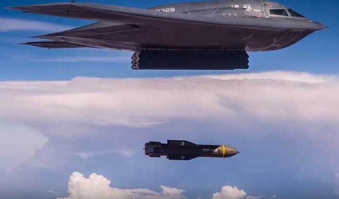 Máy bay ném bom B-2 hiện đang là phương tiện mang bom GPU-57 MOP duy nhất của Mỹ.