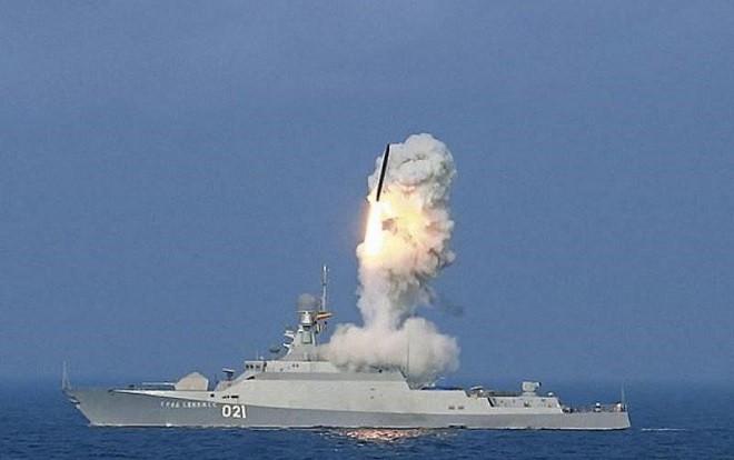 Tên lửa siêu âm Zircon trong một lần thử nghiệm trên biển.