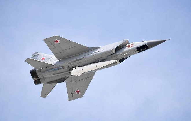 Tiêm kích đánh chặn MiG-31K của Nga với tên lửa siêu thanh "Dao găm".