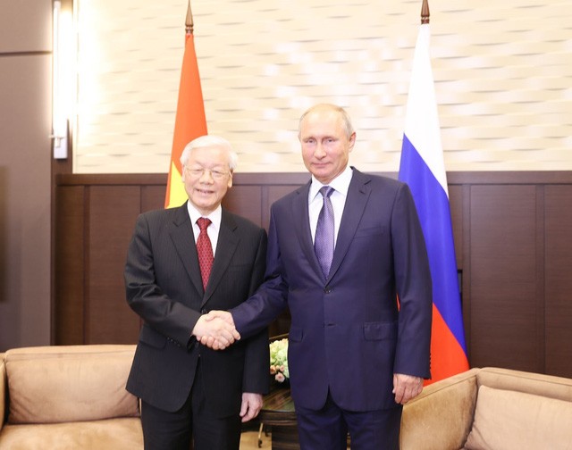 Tổng thống Nga Vladimir Putin đón Tổng Bí thư Nguyễn Phú Trọng. Ảnh TTXVN