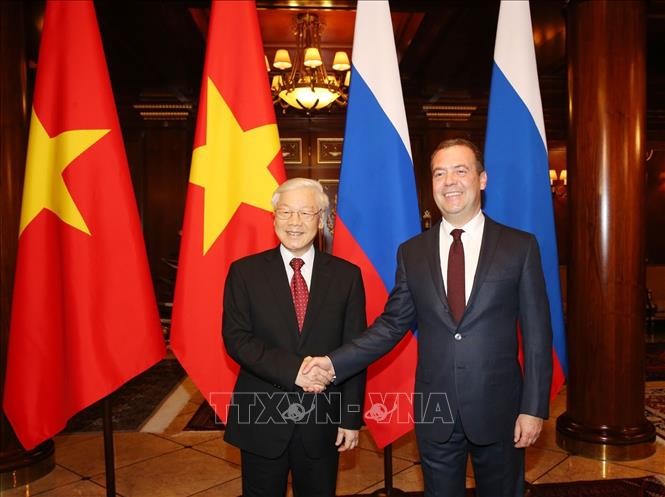 Tổng Bí thư Nguyễn Phú Trọng với Thủ tướng Liên bang Nga D. Medvedev tại Dinh Thủ tướng ở Moskva. Ảnh: TTXVN