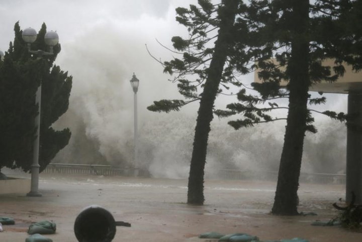 Siêu bão Mangkhut ập vào Trung Quốc
