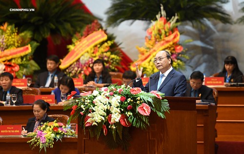 Thủ tướng Chính phủ Nguyễn Xuân Phúc dự Đại hội Công đoàn Việt Nam lần thứ XII, đối thoại với công nhân lao động và các đại biểu dự Đại hội.