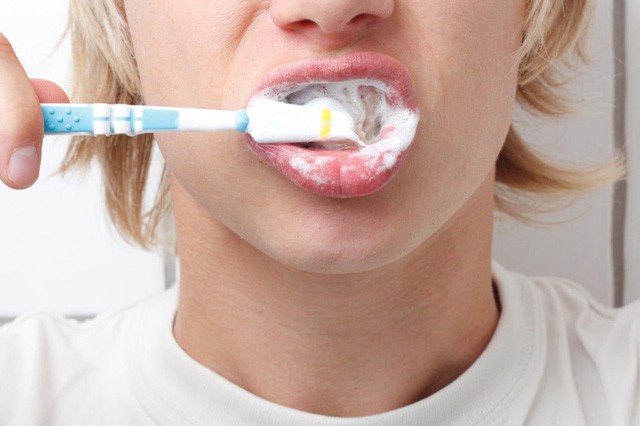5 thói quen xấu khi đánh răng khiến hàm răng chẳng mấy mà hư hỏng
