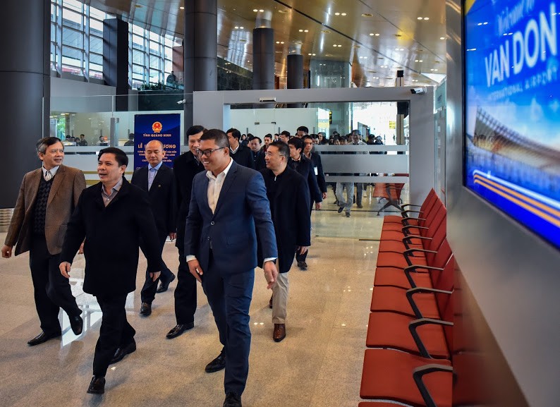 Bộ trưởng GTVT Nguyễn Văn Thể đến thị sát Cảng hàng không quốc tế  Vân Đồn trước giờ chính thức khai trương.