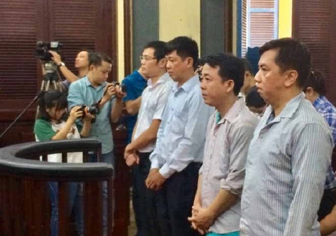 Các bị cáo trong vụ VN Pharma nghe Tòa án nhân dân cấp cao tại TP. Hồ Chí Minh tuyên huỷ toàn bộ bản án sơ thẩm, yêu cầu điều tra lại và kiến nghị điều tra hàng loạt cá nhân liên quan.