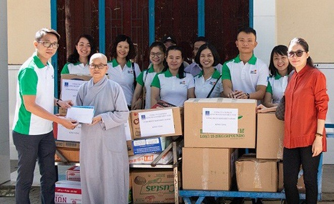PGS thăm trung tâm nuôi trẻ mồ côi chùa Diệu Pháp