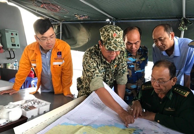Đoàn cán bộ Cà Mau thực hiện chuyến tuần tra vùng biển tỉnh Cà Mau và tuyến ống biển PM3 - Cà Mau.