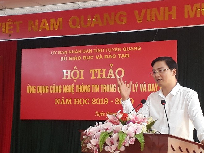 Bí thư Đảng ủy, Giám đốc Sở Giáo dục và Đào tạo Vũ Đình Hưng phát biểu khai mạc hội thảo