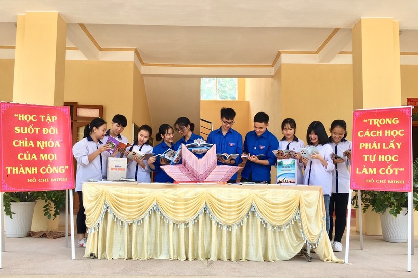 Học sinh Trường THPT Sơn Dương, Tuyên Quang trong ngày hội đọc.