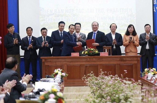 Lễ ký thoả thuận hợp tác, tài trợ, phát triển thể thao và bóng đá giữa Tập đoàn T&T Group và UBND tỉnh Hà Giang