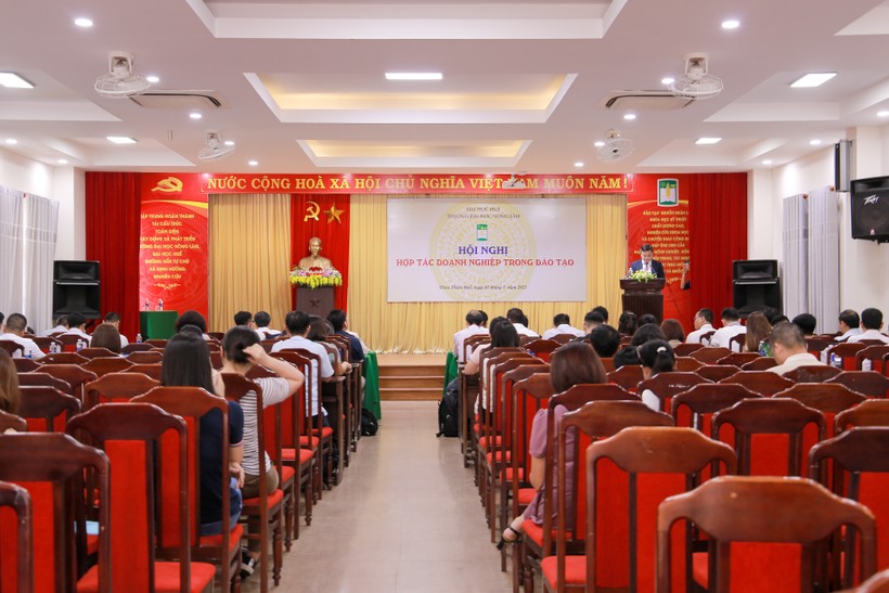 Hội nghị "Hợp tác doanh nghiệp trong đào tạo” tại trường ĐH Nông Lâm, ĐH Huế. (Ảnh: Hoàng Hải).