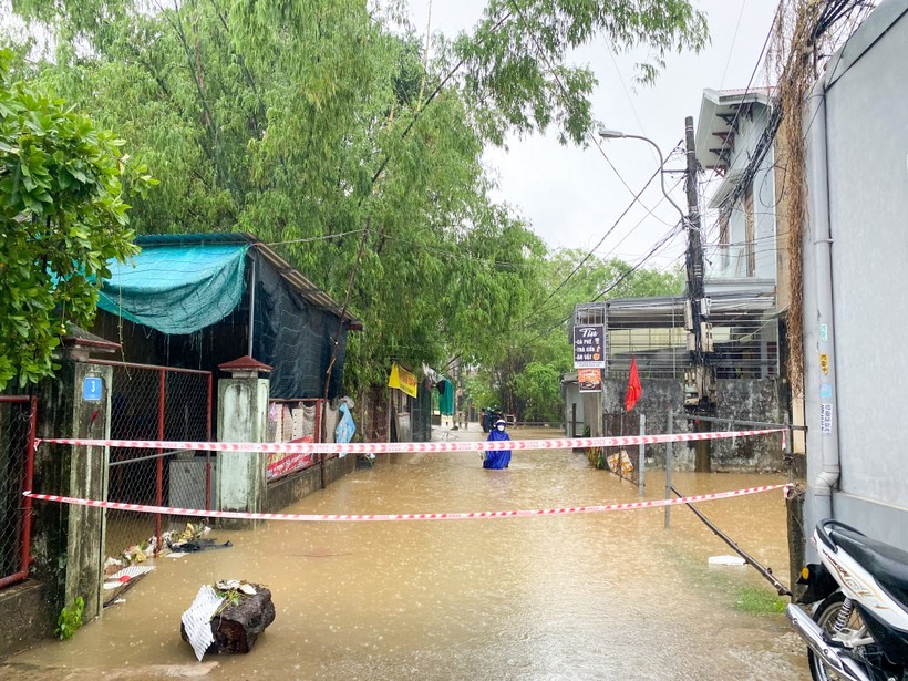 Cảnh báo mưa lớn, ngập lụt cục bộ và sạt lở trên địa bàn tỉnh Thừa Thiên - Huế. (Ảnh: Hoàng Hải).