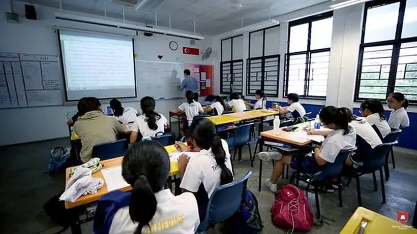 Các HS THCS tại một trường học ở Singapore