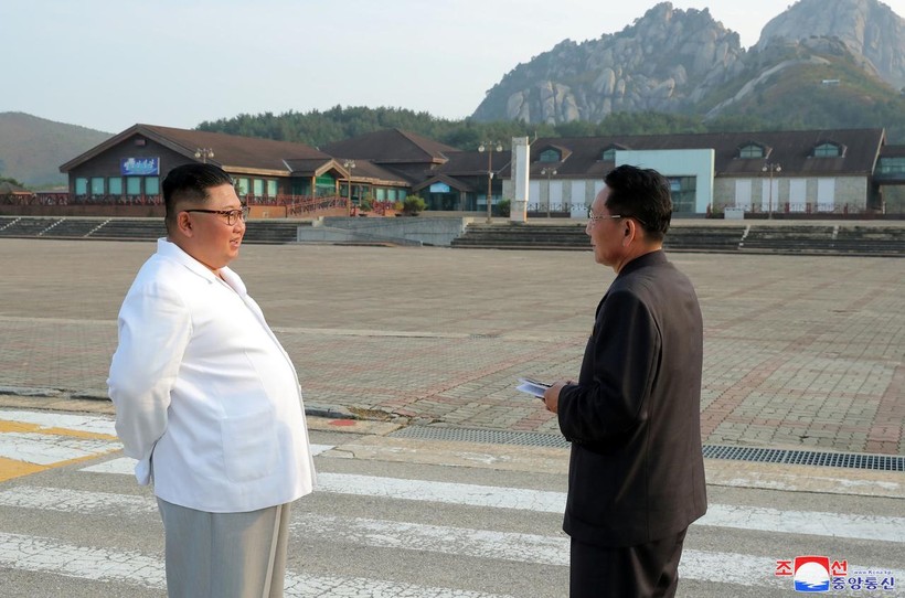 Nhà lãnh đạo Triều Tiên Kim Jong- un thị sát khu du lịch núi Kumgang