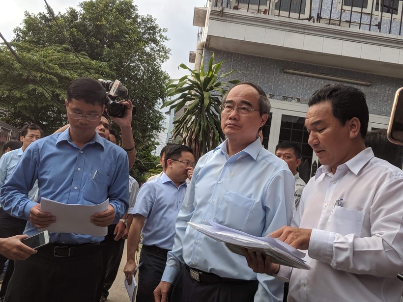Bí thư Thành ủy TPHCM Nguyễn Thiện Nhân trực tiếp thị sát công trình vi phạm và đưa ra chỉ đạo nóng