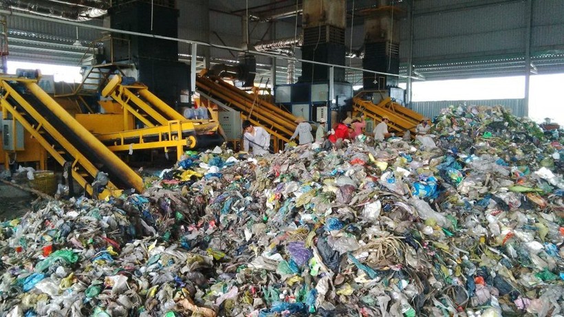 Xử lý rác thải sinh hoạt đang là bài toán lớn với các đô thị tại Việt Nam